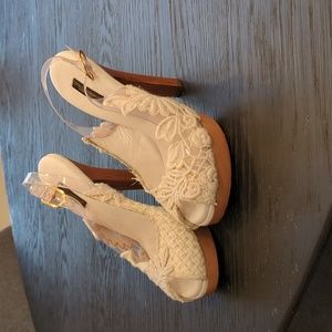 Dolce & Gabbana white lace heels 39